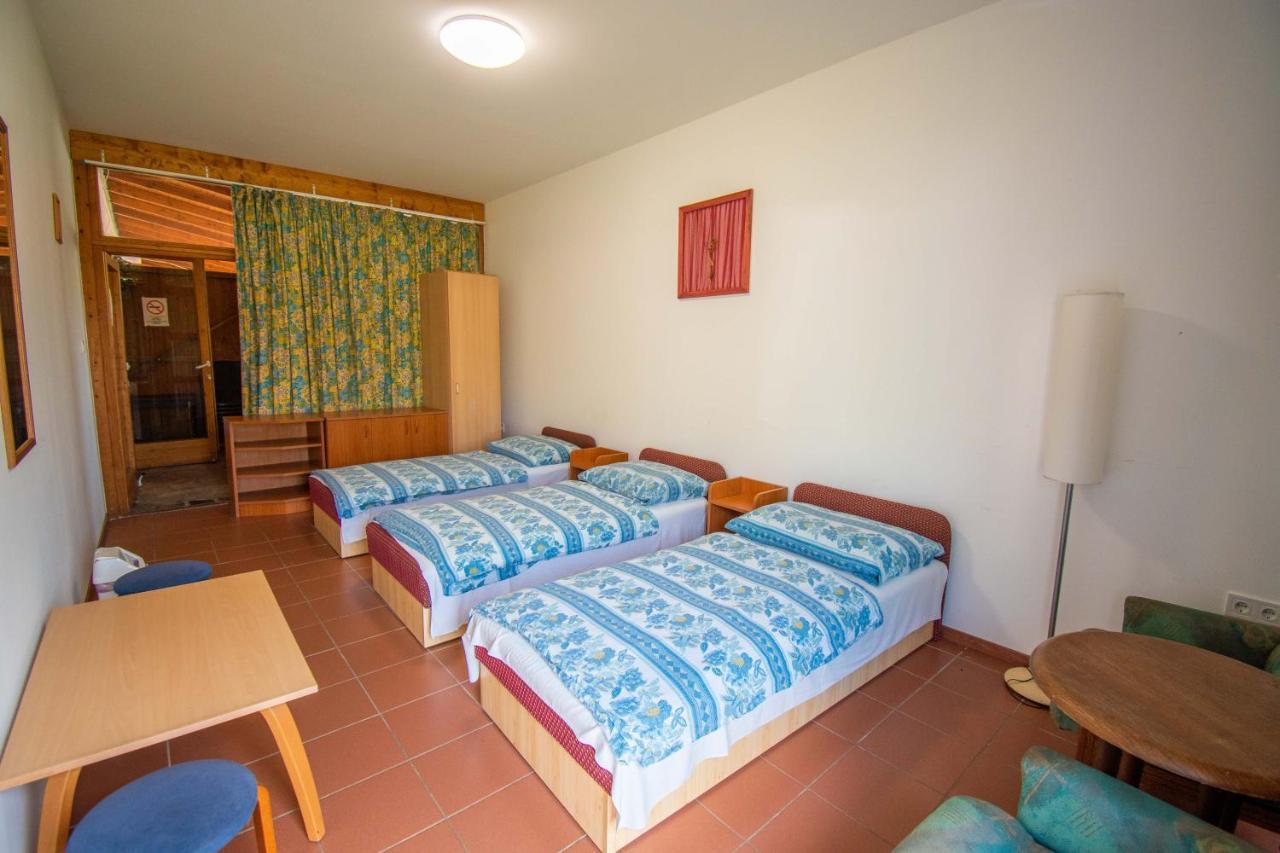 Beach Hostel Балатонбоглар Екстер'єр фото